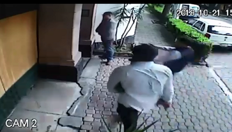 Tres hombres ingresaron al domicilio y atacaron a un policía. (Especial)
