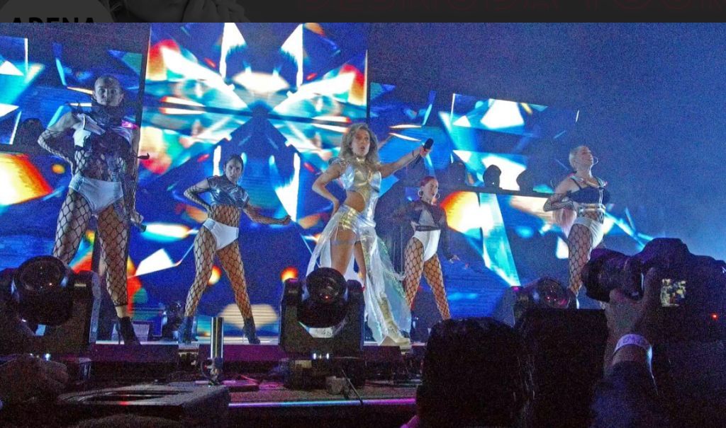 Fey (Foto: Twitter Arena Ciudad de México)