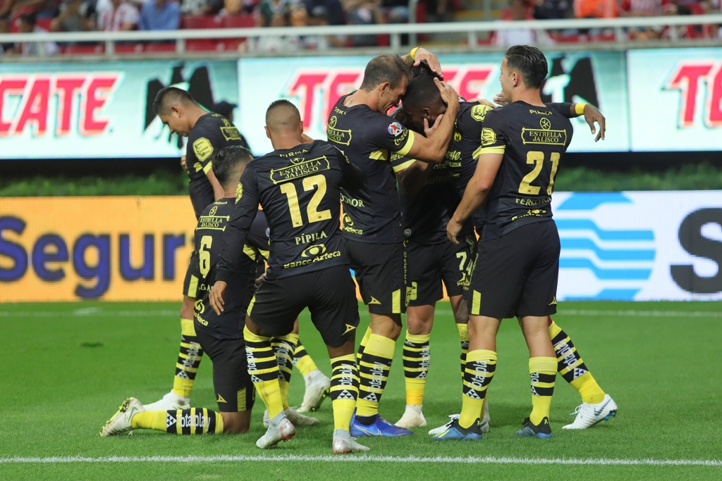 Jugadores de Morelia en festejo de gol (Imago7)