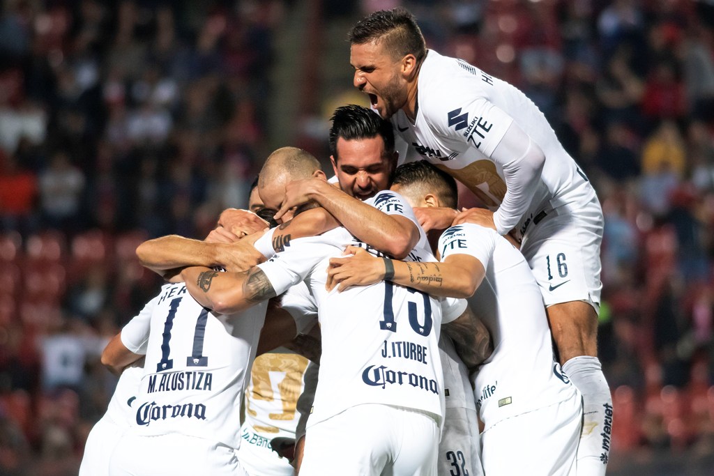 JUgadores de Pumas en festejo de gol (Imago7)