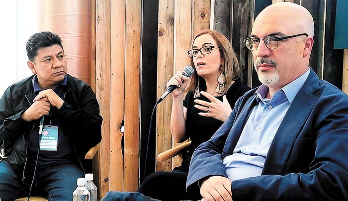 “El periodismo requiere apegarse a sus principios”, dijo el periodista, quien estuvo acompañado por Baltazar Domínguez y Pamela Cerdeira.