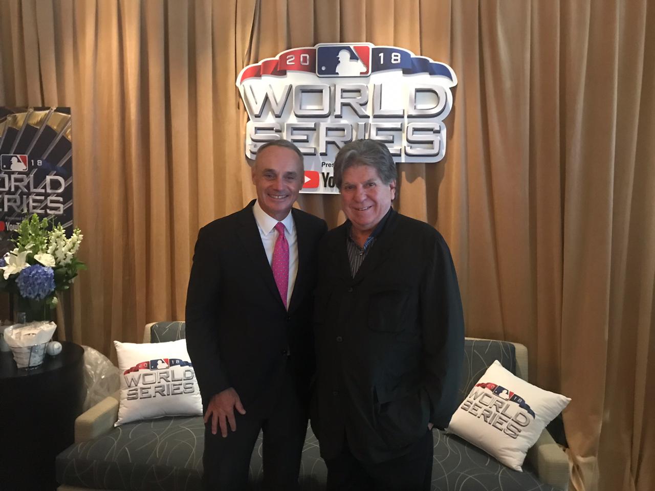 Rob Manfred y Francisco González Sánchez (Especial)