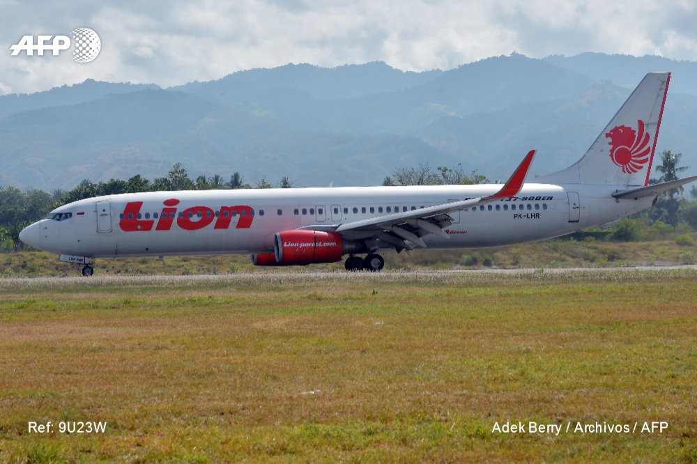 Un avión de Lion Air se estrella en el mar de Java con 178 personas a bordo (AFP)