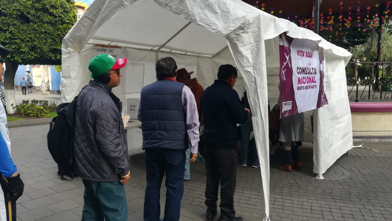 Ciudadanos llegaron desde temprano para emitir su voto. Liliana Padilla