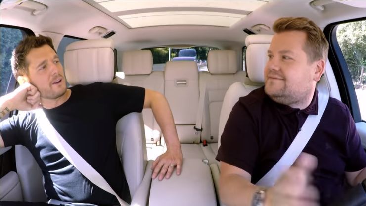 Michael Bublé y James Corden invitaron al público a hacer donativos. (Foto: Captura de pantalla de YouTube)