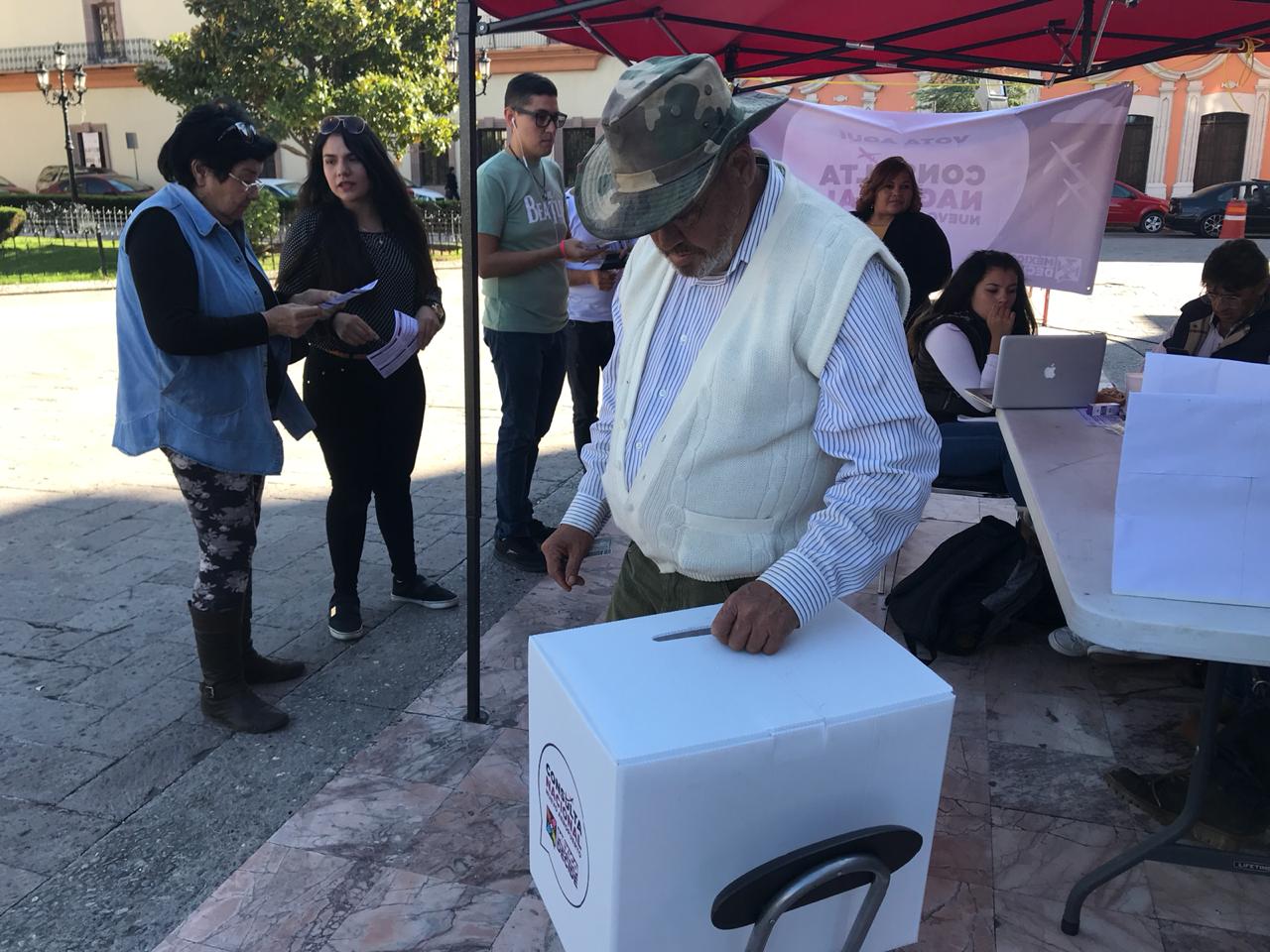 Mientras que unas registraron apenas 40 o 50 votos, otras rebasaban las 500 opiniones. (Ana Ponce)