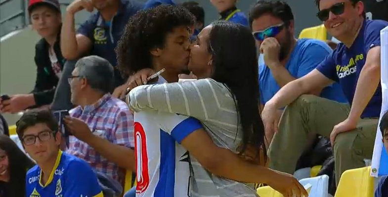 Eduard Bello marca gol y propone matrimonio a su novia (Especial)
