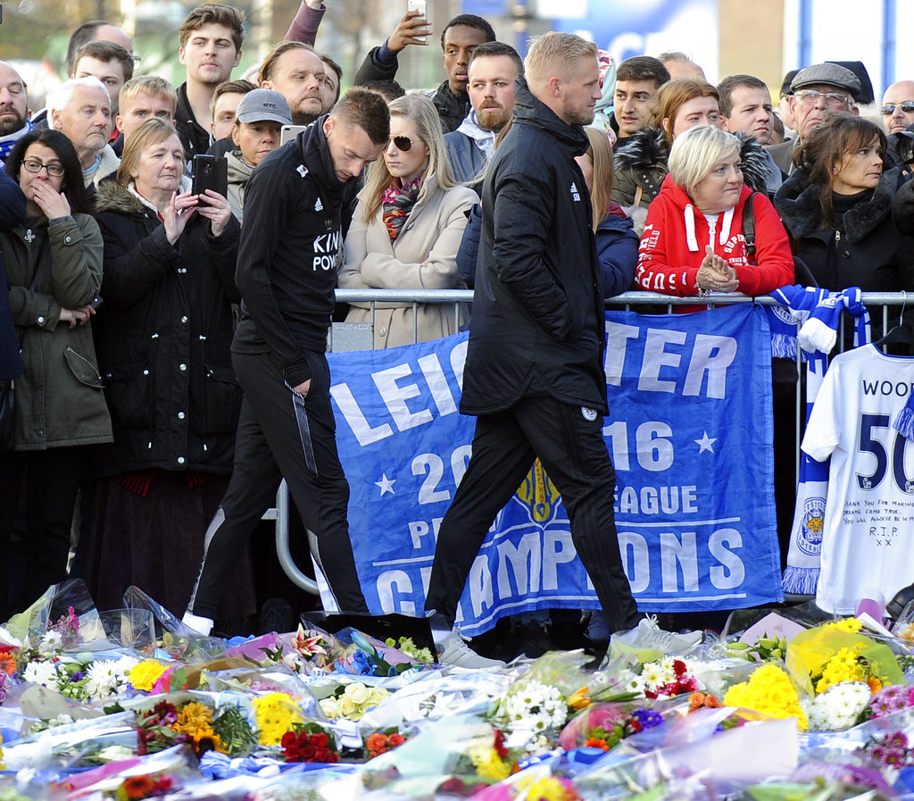 El homenaje al presidente del Leicester City (AP)