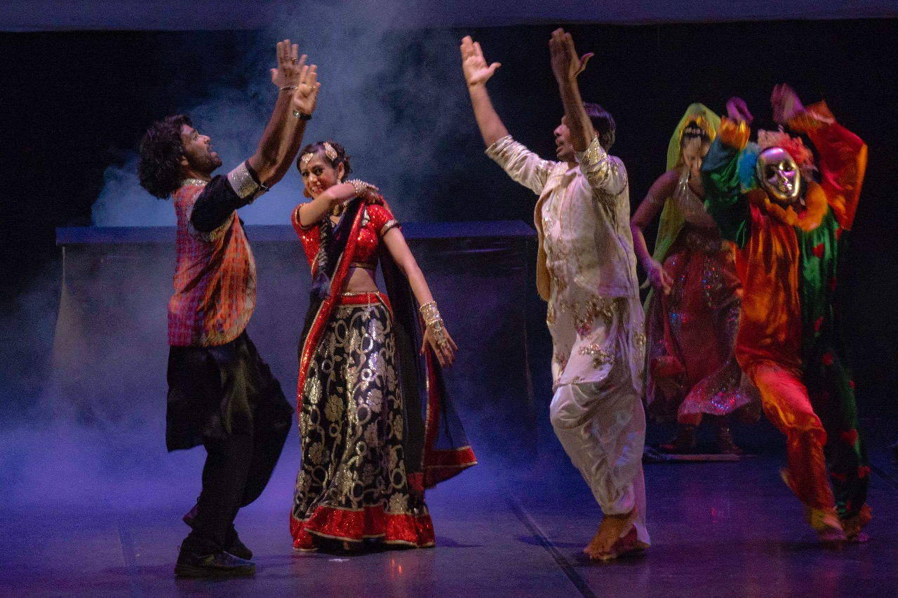 El grupo de Mumbai, India, exhibió su espectáculo A Passage to Bollywood. (Especial)