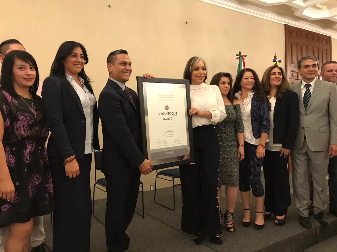 María Elena Limón recibió el distintivo. (Elsa Martha Gutiérrez)