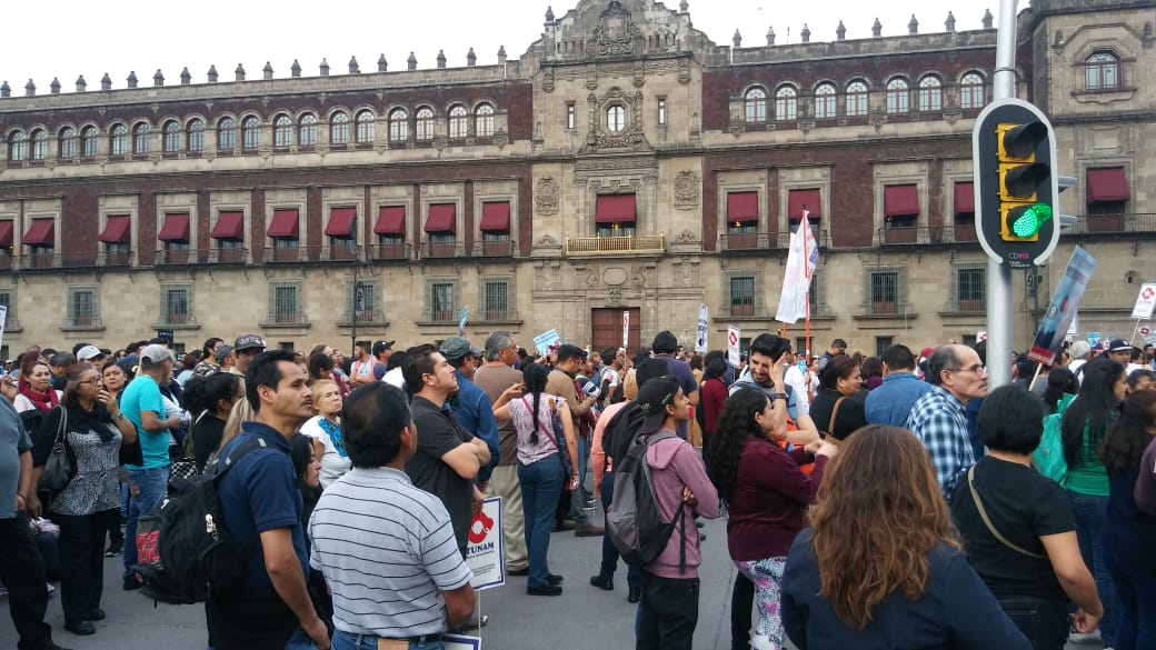 Al menos 800 personas marcharon del Monumento a la Revolución al Zócalo. (Jorge Becerril)