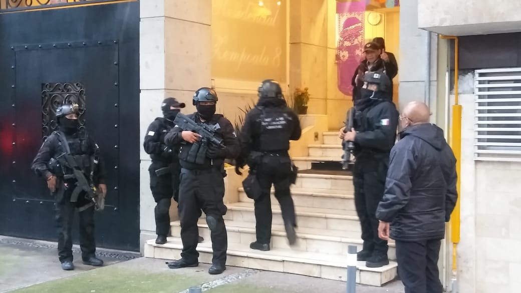 Hasta el momento se desconoce la cantidad de la droga y armas aseguradas y la zona permence resguardad.