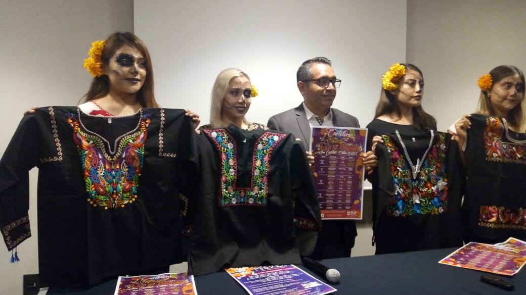 Destacó que dentro de las tradiciones está la instalación de las nuevas ofrendas, que están dedicadas a personas que fallecieron en este año. (Apoloni