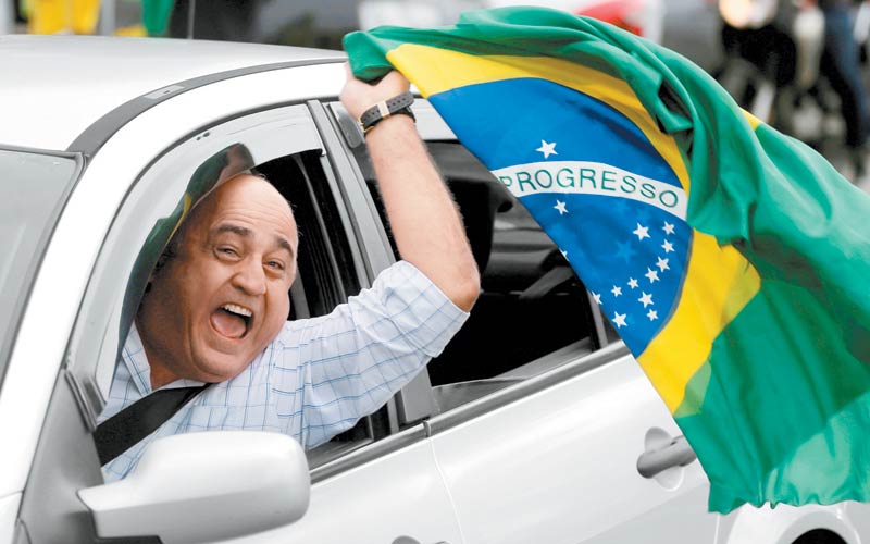 Partidarios de Bolsonaro siguieron ayer festejando en barrios de clase media alta de las principales ciudades de Brasil. (Foto: Sergio Moraes/Reuters)