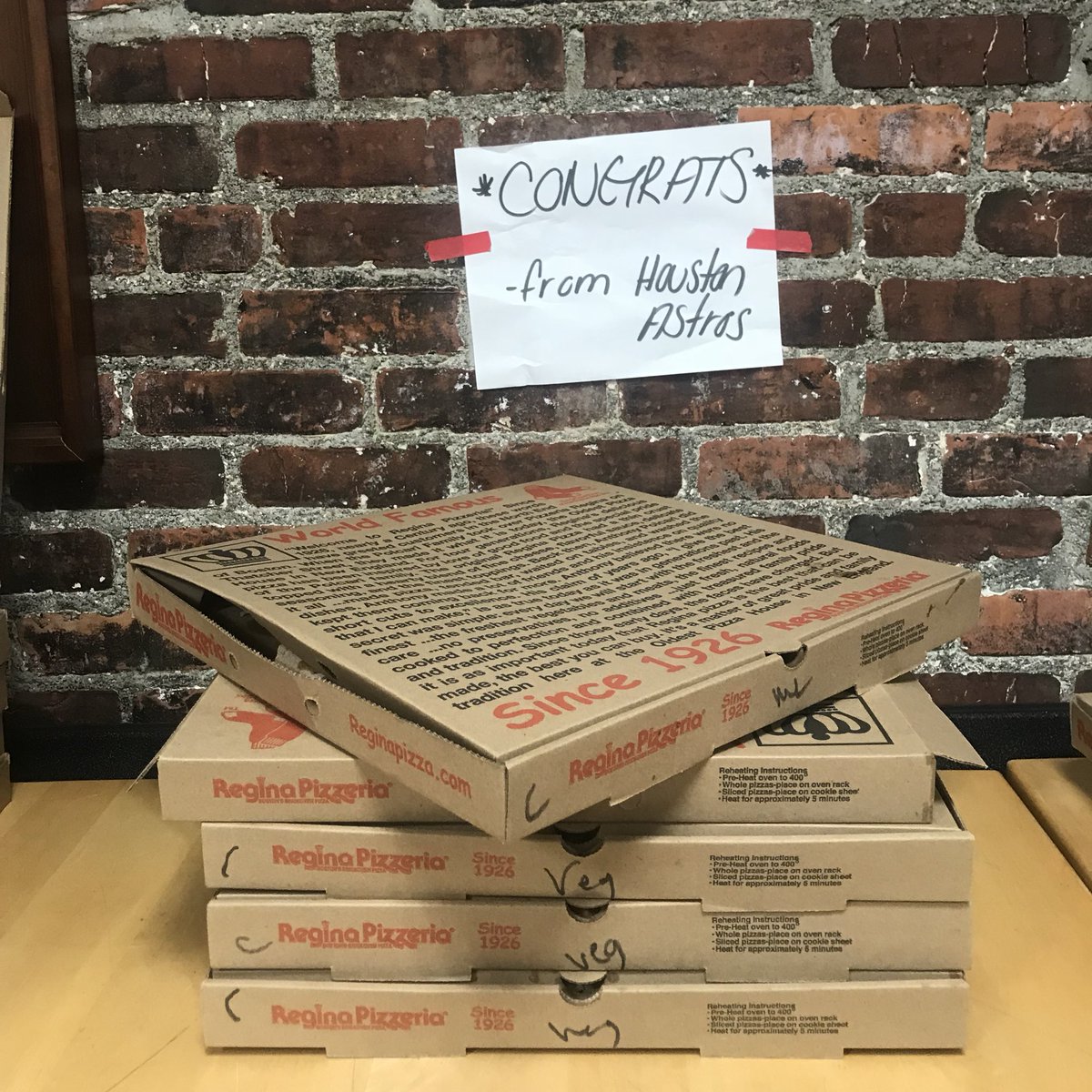 Las pizzas que los Astros le enviaron a los Red Sox (Twitter @RedSox)
