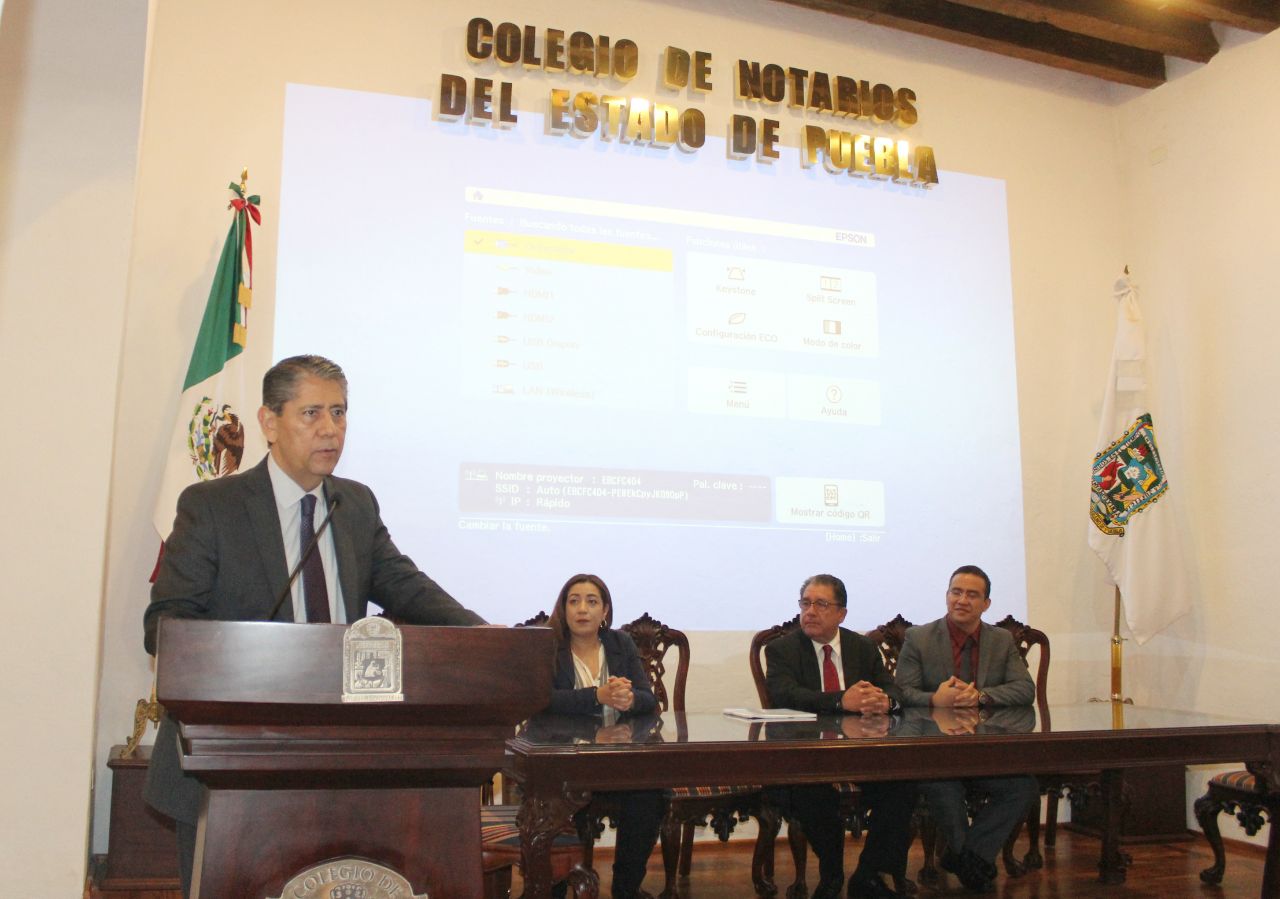 La Fiscalía y el Colegio de Notarios de Puebla estrechan colaboración.(Especial)