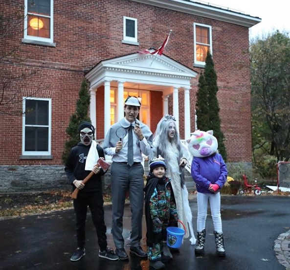 La familia Trudeau se disfrazó para Halloween.