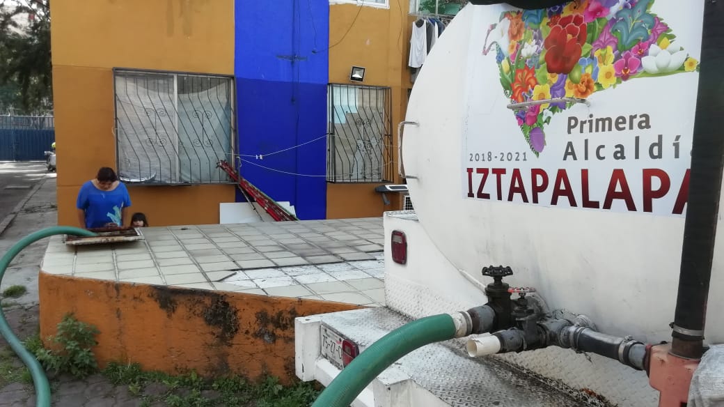 Algunos vecinos tienen que acudir a las garzas cada semana para tener agua. | Gabriel Ortega