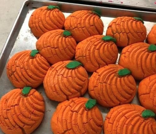 Esta concha ‘disfrazada’ de calabaza es creación de la panadería “La Especial”.