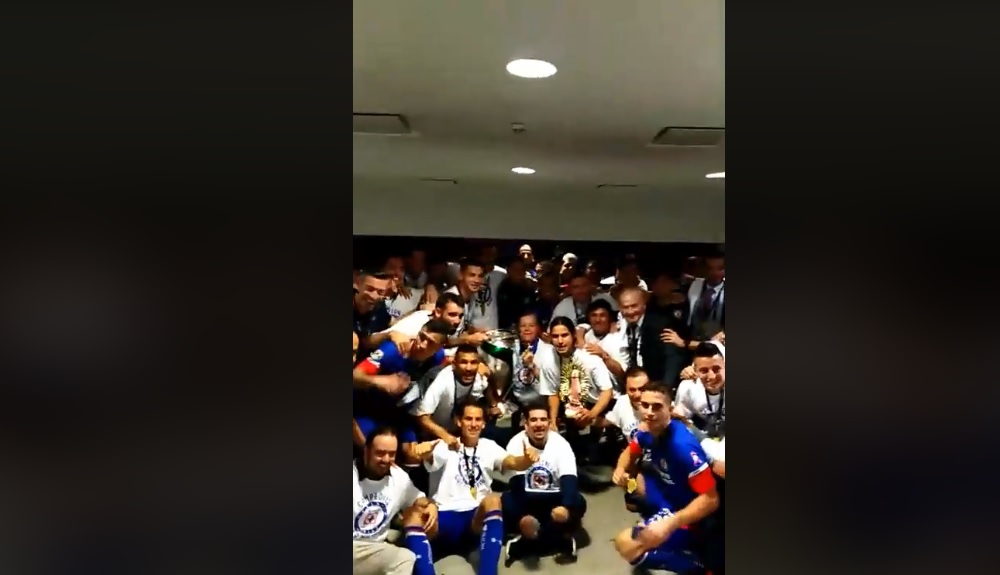 Los festejos de Cruz Azul en el vestidor (Especial)