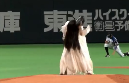 Juegan en Japón partido de besibol con temática de Halloween (Especial)
