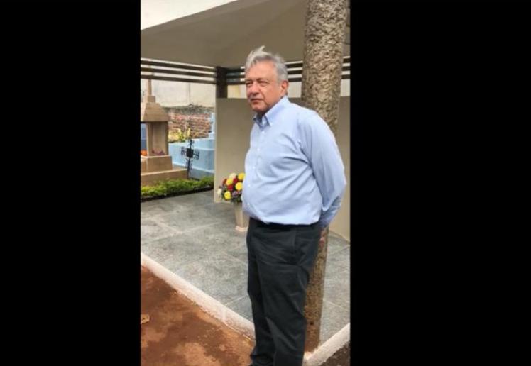 López Obrador recuerda a sus muertos/Especial.