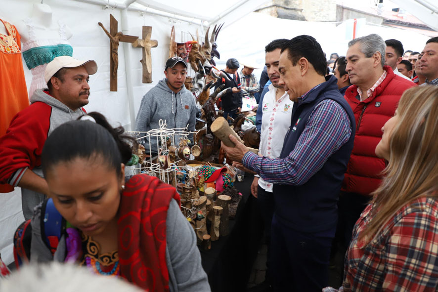 Omar Fayad durante su asistencia al Xantolo 2018. (Cortesía)