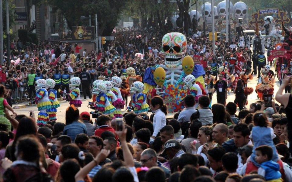 Toda la parafernalia del desfile es un remake de bajo presupuesto y sin espías inmortales (Foto. Cuartoscuro)