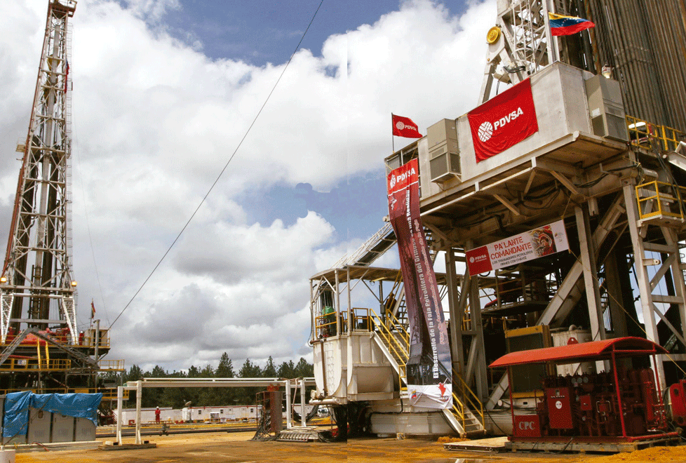La producción petrolera de PDVSA era de más de 3 millones de barriles por día  en 1976; en la actualidad es de 1.2 millones de barriles por día, su ni
