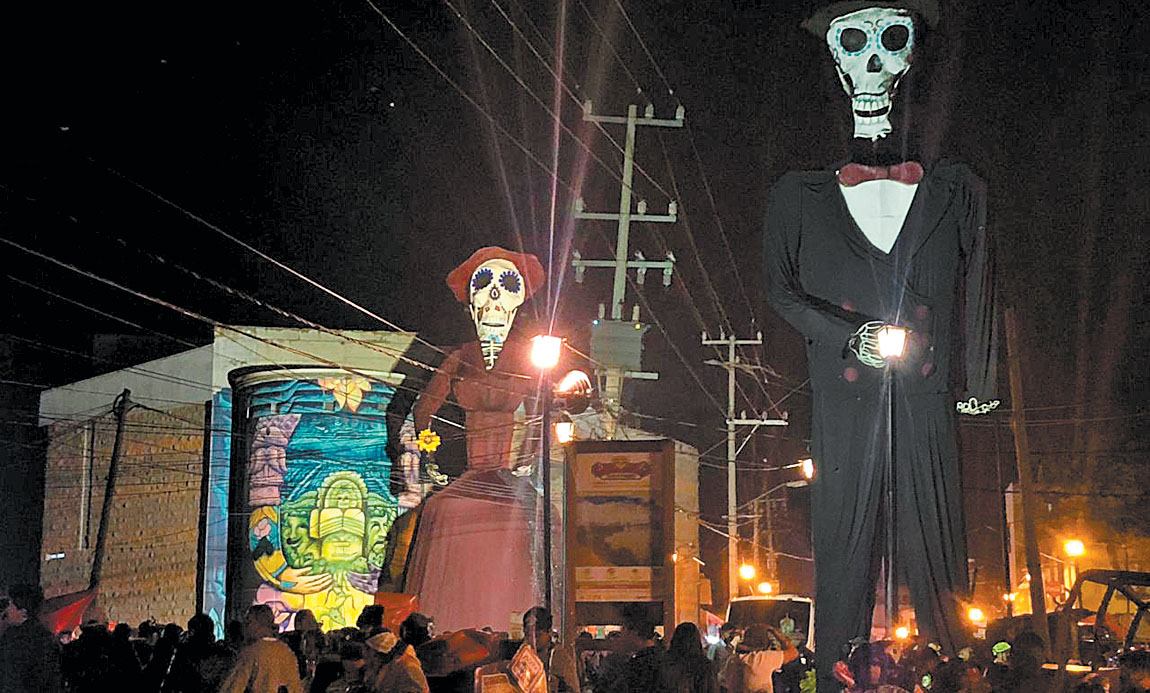 Los turistas llegan a Tláhuac para continuar la tradición. (Abraham Reza)