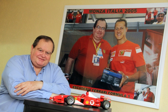 Luis Apperti Llovet, presidente del Consejo de Administración de MG Polímeros y Michael Schumacher (José Luis Tapia)