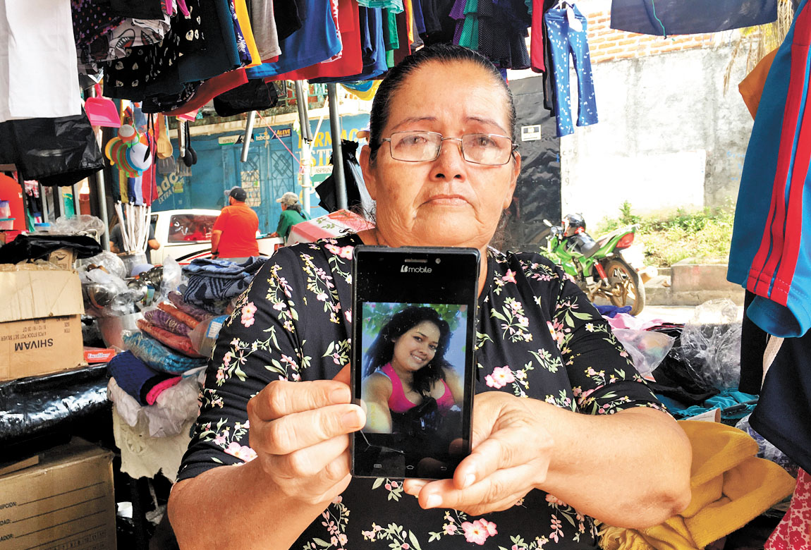 Mercedes Lemus se niega a creer que su hija murió. (Melissa del Pozo)