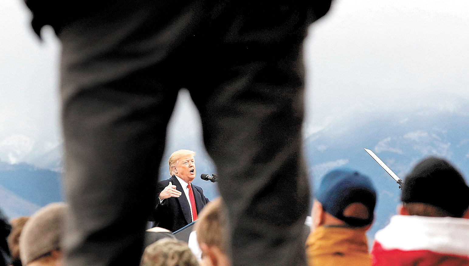 La oposición a Trump necesita ganar 23 escaños para tomar las riendas de la Cámara baja. (Reuters)