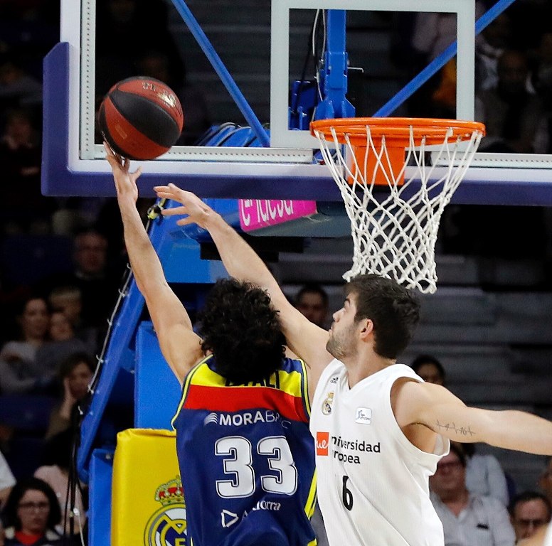 El Real Madrid pierde el invicto en la liga de basquetbol española (EFE)
