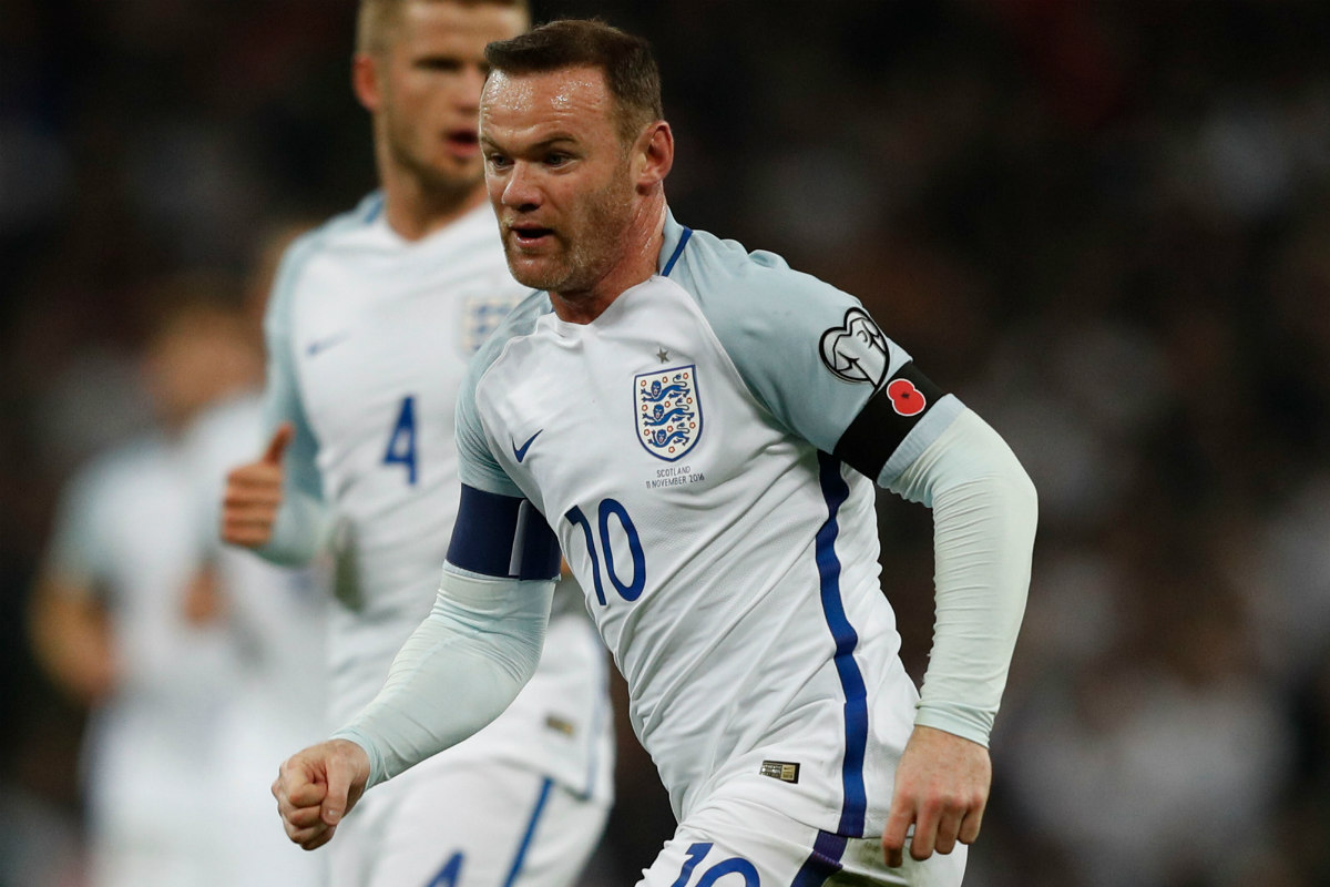 Wayne Rooney podría despedirse de la selección de Inglaterra en un partido contra EU (AFP)