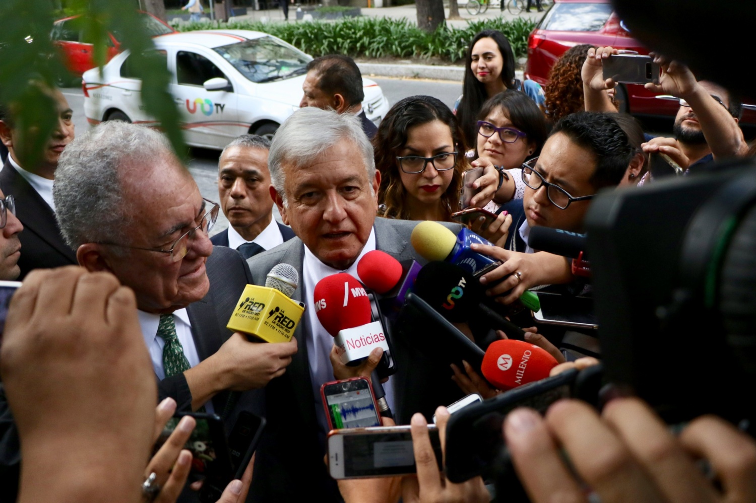 AMLO expresó que no serán "candil de la calle y oscuridad de la casa" sobre la invitación a Nicolás Maduro. (Cuartoscuro)