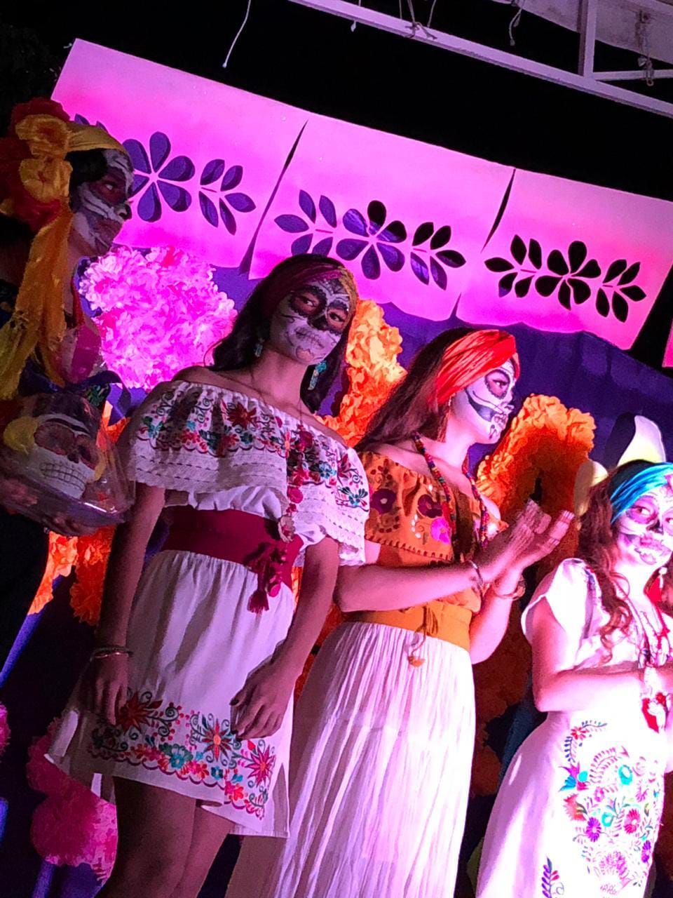Hubo un desfile de Catrinas que vistieron productos de ocho diseñadores locales. (Cortesía)