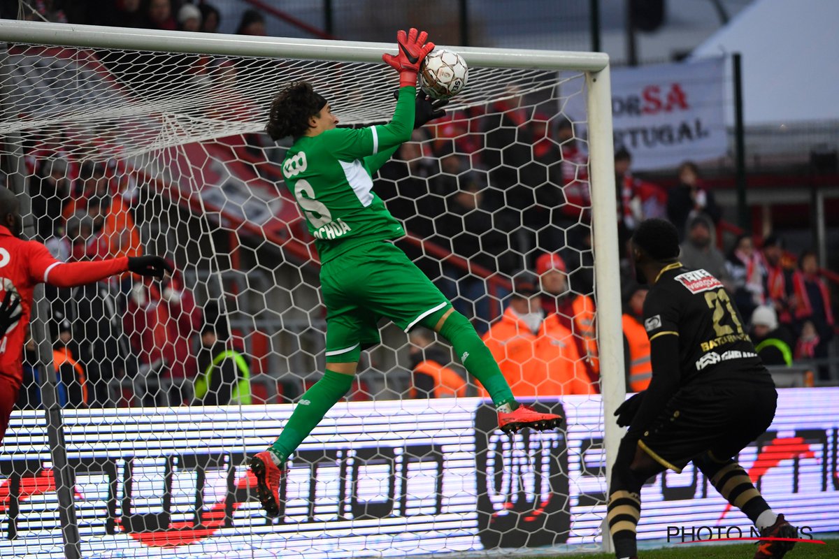 Guillermo Ochoa, portero del Standard de Lieja (Twitter @Standard_RSCL)