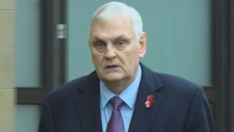 Torbett, de 71 años de edad, negó los cargos.  (Especial)