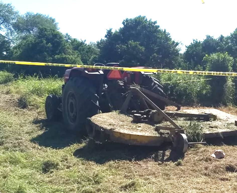 El accidente se suscito cuando querían reparar el tractor.