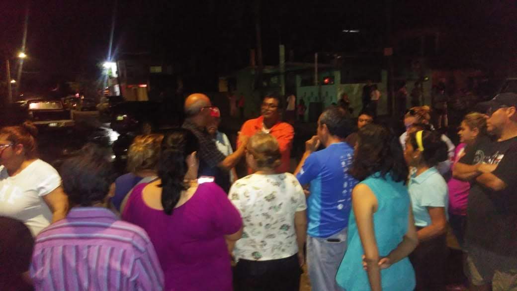 Familias bloquean arterias de Ciudad Madero.