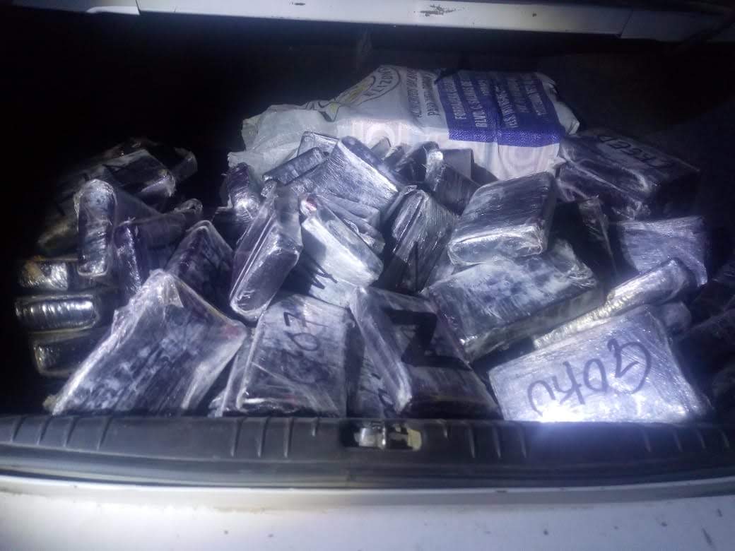 La droga fue encontrada en la cajuela de un vehículo.