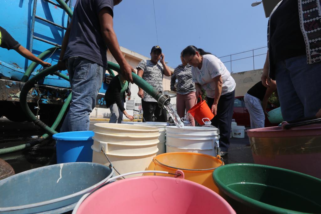 Los comerciantes indicaron que no reservaron agua para tantos días de corte. (Jorge Carballo)