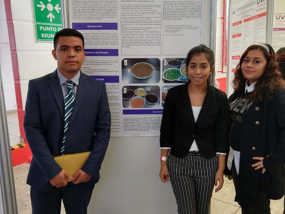 Los estudiantes usaron un molde de pay y tardaron aproximadamente 2 horas para lograr su objetivo (Vía Facebook)