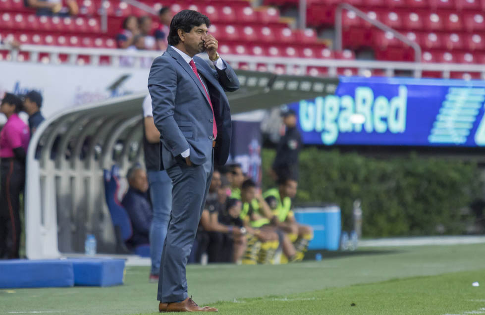 José Cardozo dirige a Chivas (Mexsport)