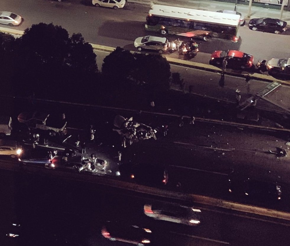 Paramédicos informan que los heridos de gravedad son trasladados en helicóptero. (Twitter: @SUUMA_CDMX)