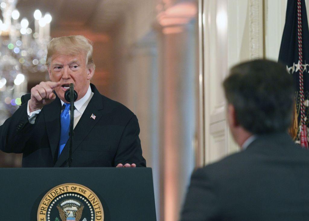 Estados Unidos. Donald Trump se enfrentó con un periodista de CNN en la rueda de prensa sobre los resultados de las elecciones legislativas. (AFP)