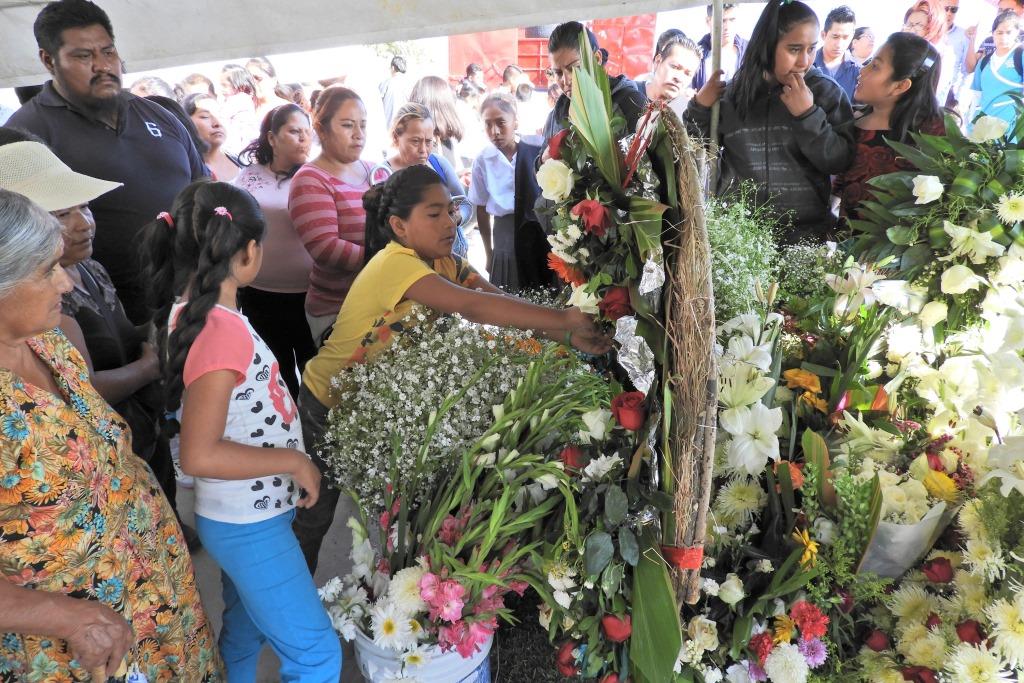 Los hermanos asesinados en la colonia Aquilés Serdán fueron sepultados por sus familiares (Agencia Enfoque)