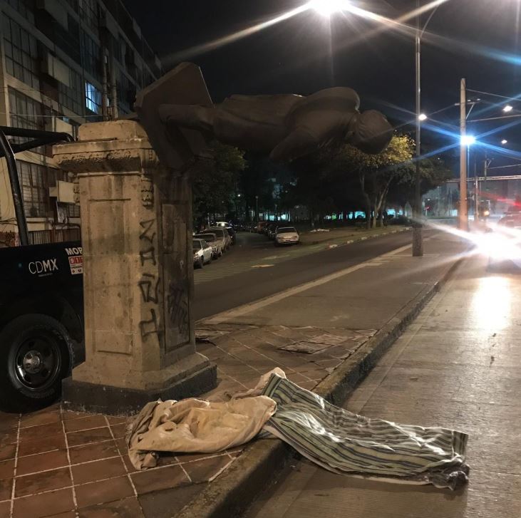 Un hombre intentó quitar una estatua en la colonia Morelos. (Especial)