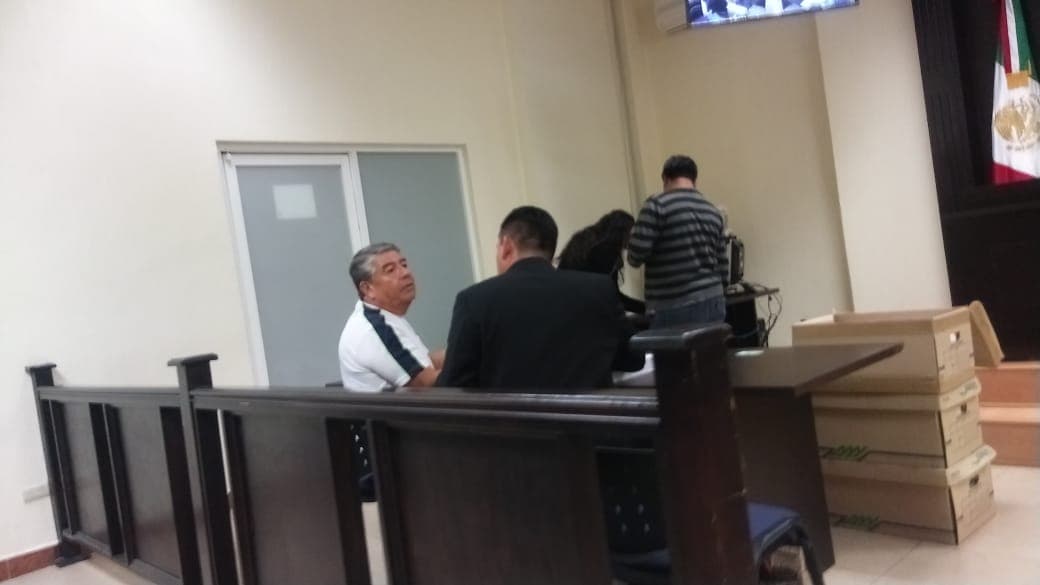 Se le acusa de la expedición de cinco cheques a Antonio T. D. (Alejandro Reyes)